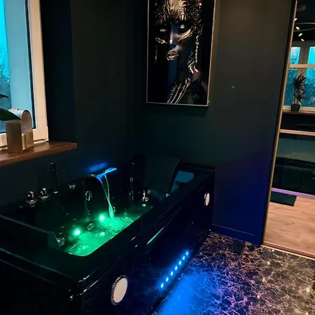 Jacuzzi Jungle Apartament